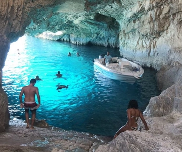 Zakynthos: Cruzeiro na costa oeste e na baía de Navagio com 2 paragens para nadar