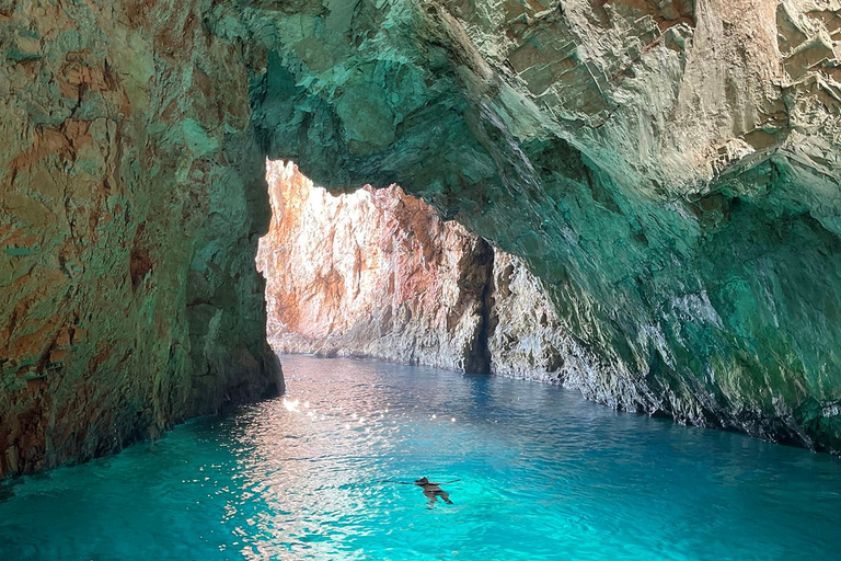 Zakynthos: Cruzeiro pela Costa Oeste e Baía de Navagio com 2 paradas para nadar