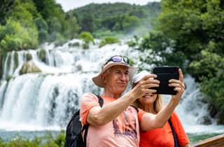 Split: excursión de 1 día al parque nac. Krka, paseo en barco y baño