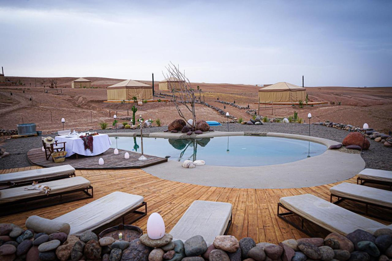 Marrakech : Déjeuner magique dans le désert d'Agafay avec piscine