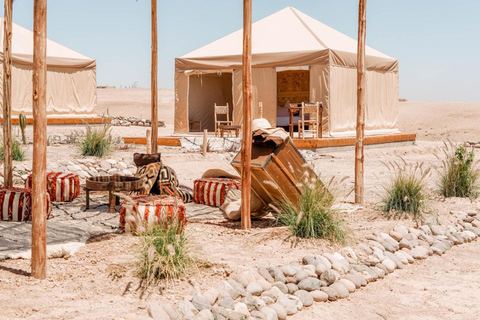 Marrakech: Magisches Mittagessen in der Agafay-Wüste mit Schwimmbad