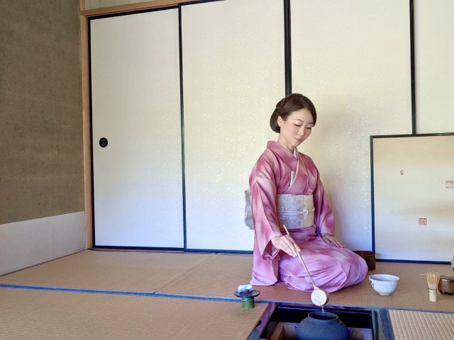 Kyoto: Tea Ceremony in a Japanese Painter's Garden
