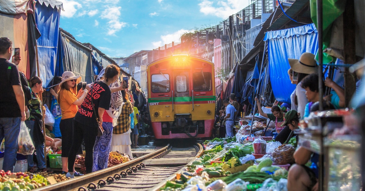 Damnoen Saduak Floating Market Tour from Bangkok