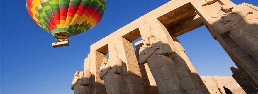 Safaga : Excursion de nuit à Louxor avec vol en montgolfière et hôtel