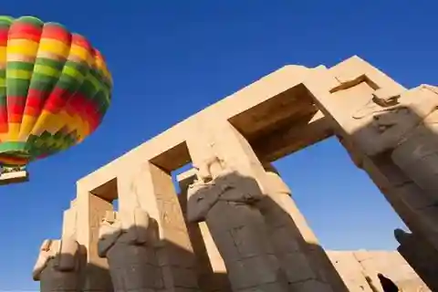 Safaga: Utflykt till Luxor med ballongfärd och hotell över natten