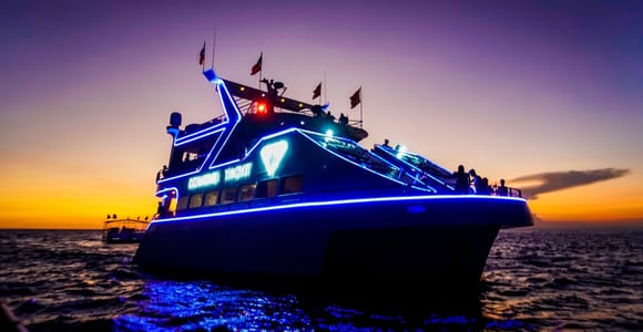 Boracay: Scenic Sunset Cruise with Live Music