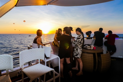 Boracay: Diamant-Sonnenuntergangs-Kreuzfahrt mit Cocktails und Live-MusikBoracay: Diamond Sunset Cruise Reguläre Saison
