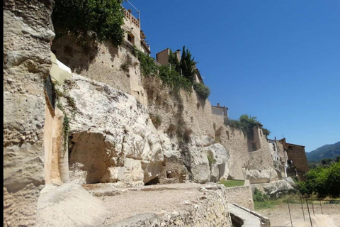 Descubre Bocairent: Viaje al Esplendor MedievalDesde Valencia: Excursión a Bocairent