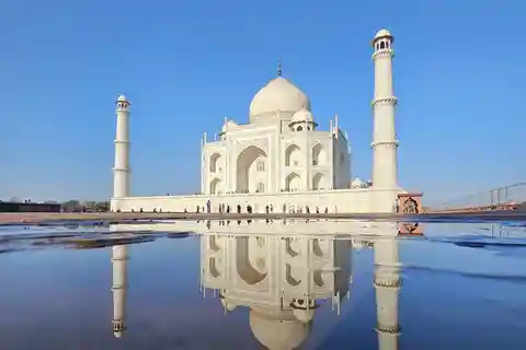 From Delhi: Exclusive Taj Mahal Sunrise, and Agra Fort Tour