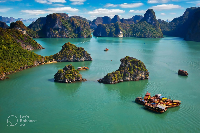 Hanoi: Ein-Tages-Kreuzfahrt durch die Halong-Bucht mit Mittagessen und TransferAb Hanoi: Halong Bucht Deluxe Rundreise auf Kreuzfahrt