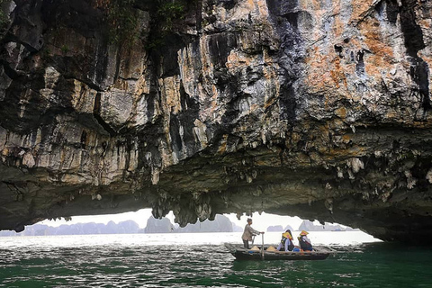 Hanoi: Ein-Tages-Kreuzfahrt durch die Halong-Bucht mit Mittagessen und TransferAb Hanoi: Halong Bucht Deluxe Rundreise auf Kreuzfahrt