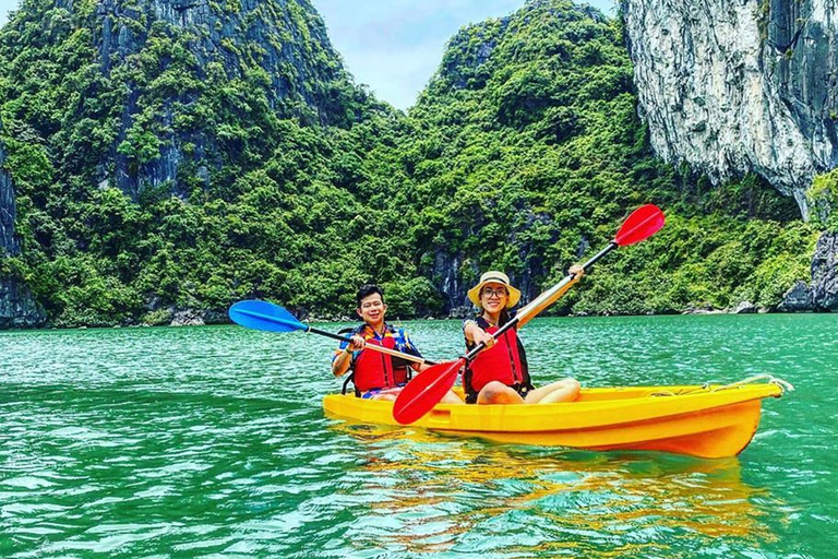 Hanoi: Ein-Tages-Kreuzfahrt durch die Halong-Bucht mit Mittagessen und TransferAb Hanoi: Halong Bucht Deluxe Rundreise auf Kreuzfahrt