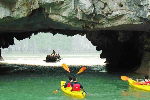 Hanoi: Ein-Tages-Kreuzfahrt durch die Halong-Bucht mit Mittagessen und TransferAb Hanoi: Halong Bucht Deluxe Rundreise auf Kreuzfahrt