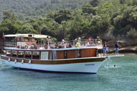 Bodrum, visite en bateau de l'île Orak avec arrêts de natation et déjeuner - Hizvo
