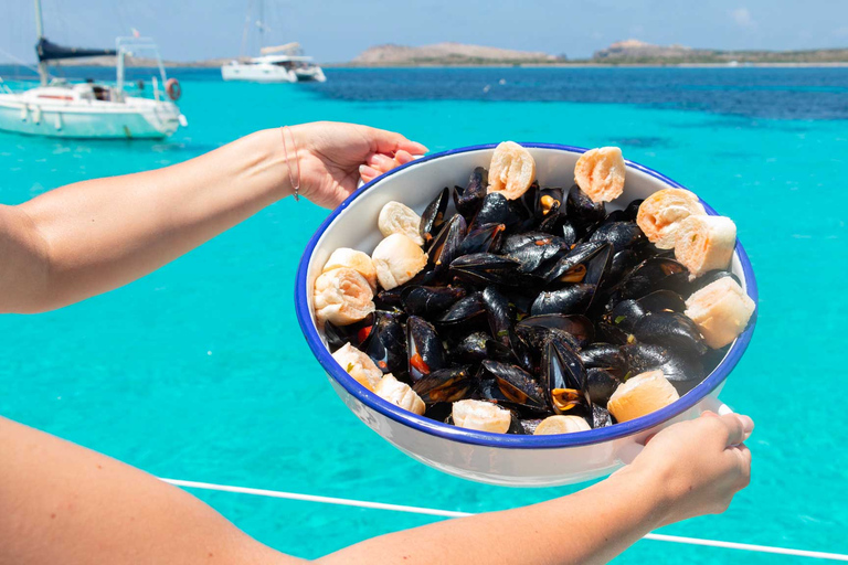 From Stintino: Asinara Sailboat Tour with Lunch Sailboat Tour and Lunch with 11 Seats