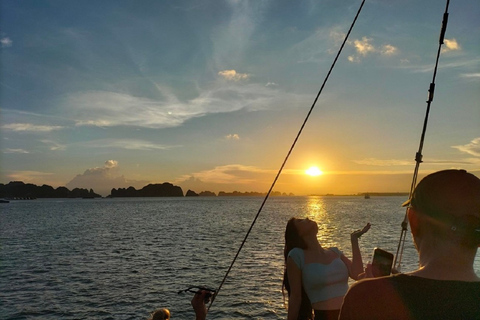 Los mejores destinos de 2 días Hanói - Ninh Binh - Bahía de Ha LongExcursión de 2 días Hanoi - Ninh Binh - Lo más destacado de la Bahía de Ha Long