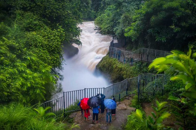 Pokhara : Visite guidée d'une demi-journée du musée de la montagne, des chutes et des grottes