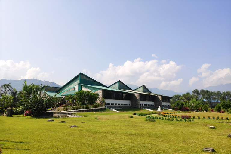 Pokhara : Visite guidée d'une demi-journée du musée de la montagne, des chutes et des grottes