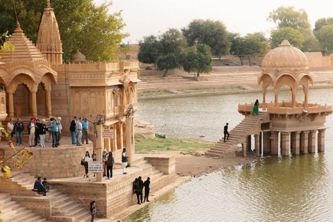 Transfer från Jaisalmer till Udaipur via Ranakpur Jain Temple