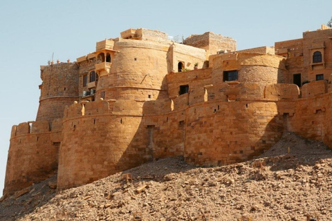 Transfer van Jaisalmer naar Udaipur via de Ranakpur Jain-tempel