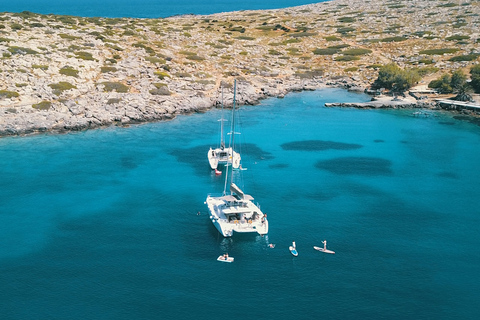 Heraklion: Passeio de catamarã ao pôr do sol com jantar e bebidasHeraklion: Cruzeiro de catamarã no final da tarde para Dia e jantar