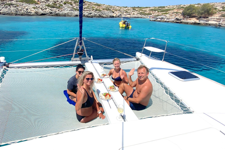 Heraklion: Passeio de catamarã ao pôr do sol com jantar e bebidasHeraklion: Cruzeiro de catamarã no final da tarde para Dia e jantar