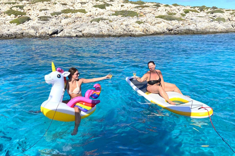 Heraklion: Passeio de catamarã ao pôr do sol com jantar e bebidasHeraklion: Cruzeiro de catamarã no final da tarde para Dia e jantar