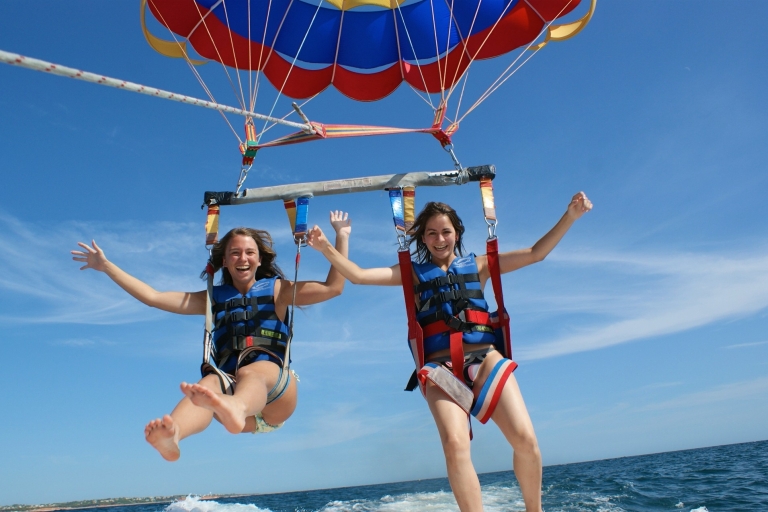 Baie de Makadi : Bateau en verre et parachute ascensionnel avec sports nautiquesBateau en verre et parachute ascensionnel avec les sports nautiques