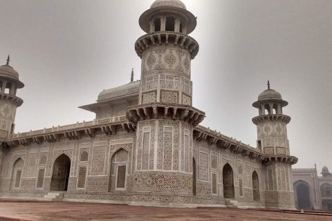 Z Delhi: Taj Mahal Sunrise & Agra Tour samochodem z przewodnikiem