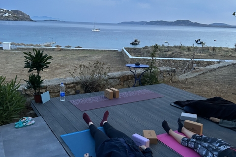 Mykonos: Prywatna sesja jogi nad morzemMykonos: Wyjątkowe doświadczenie jogi w nadmorskim miejscu
