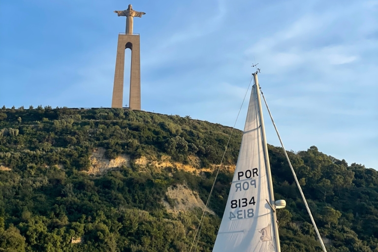 Lisboa: Excursión privada en catamarán por el río TajoRecorrido de 4 horas