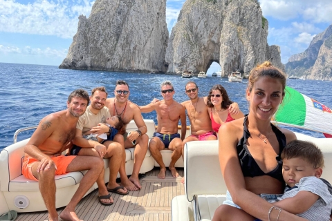 Desde Sorrento: Excursión privada de un día en barco por Capri