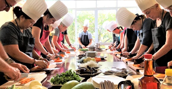 Hanoi: Old Quarter Market Tour and Cooking Class with Meal