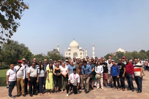 De Delhi : visite d'Agra en train (journée complète)Train de 2ème classe avec voiture privée et guide