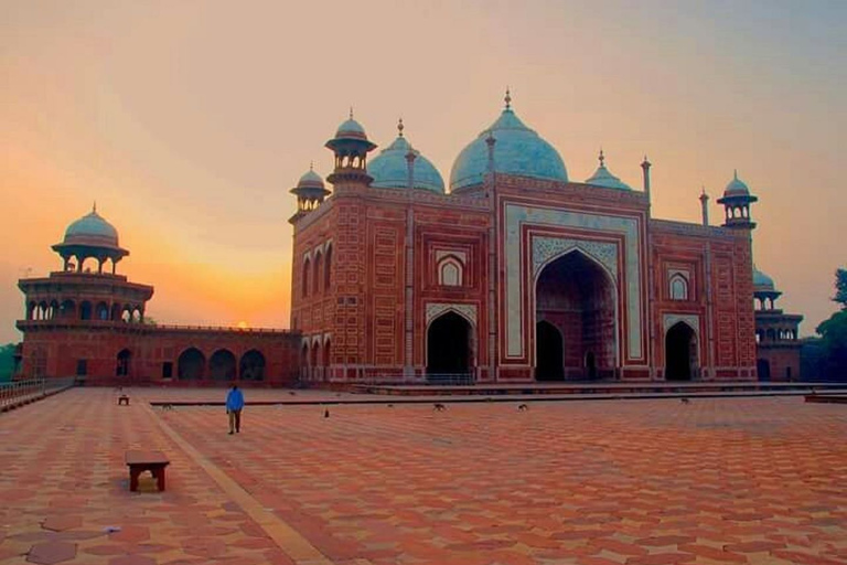 De Delhi : visite d'Agra en train (journée complète)Train de 2ème classe avec voiture privée et guide