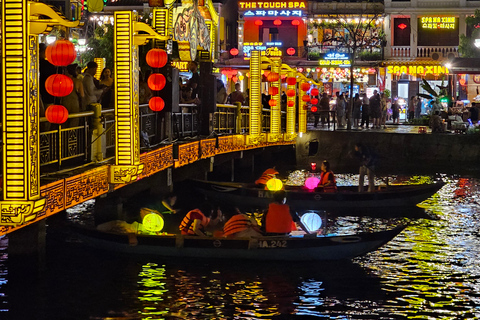 Descubre la ciudad antigua de Hoi An por la nocheDescubre Hoi An de noche