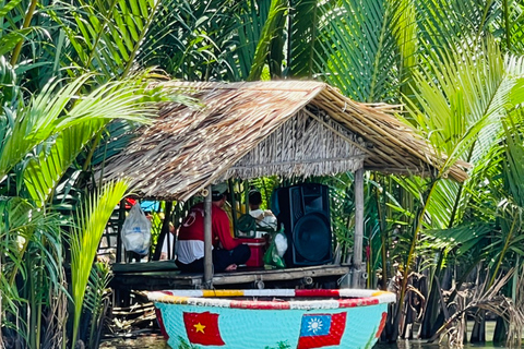 Passeio de barco em Ba Tran Basket e refeições vietnamitas