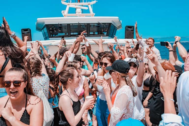 Mallorca: Bootfeest met DJ, buffet en entertainment