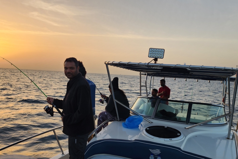 Dubai: Tiefseefischen 4 Stunden Abenteuer