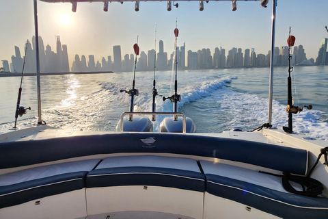 Dubai: Fishing trip private (deep sea) 4 hours &amp; BBQ