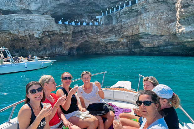 Polignano a Mare: Crucero en lancha rápida a las cuevas con aperitivo