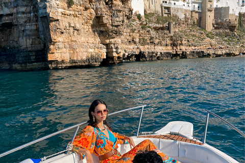Polignano a Mare: Crucero en lancha rápida a las cuevas con aperitivoCrucero en grupo