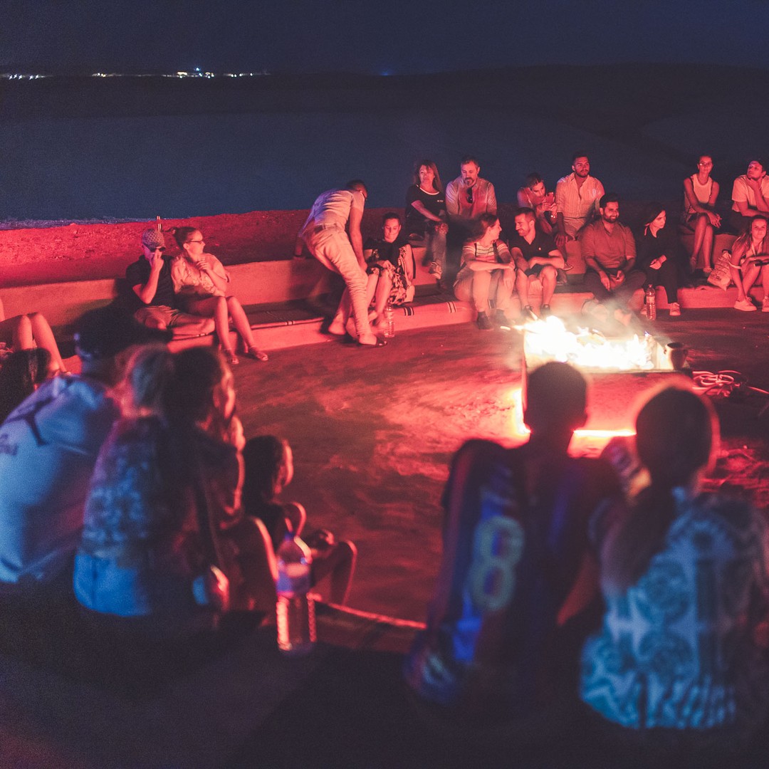 Au départ de Marrakech : Balade à dos de chameau dans le désert d'Agafay, dîner et spectacle - dromadaire