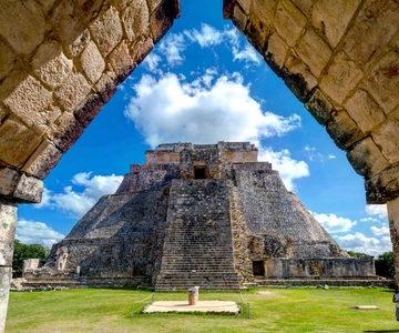 Uxmal, Choco-Story Museum & Cenote mit Mittagessen von Merida aus