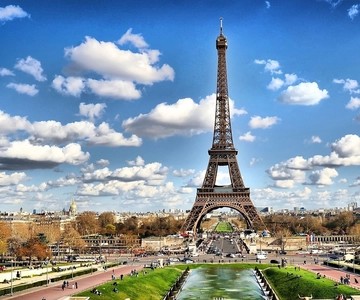 From Le Havre Port: Round-Trip Transfer to Paris by Bus