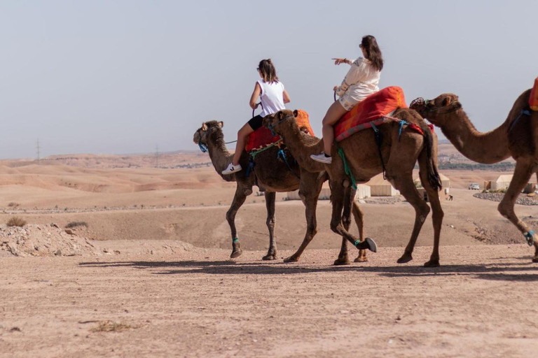 Marrakech: Halbtagestour zur Agafay-Wüste und Kamelritt