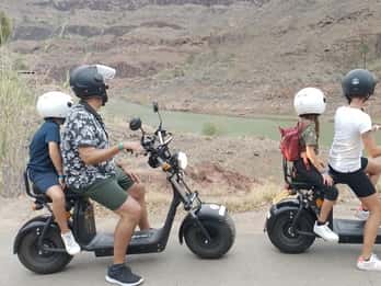 e-Scooter 2-zits stadsrondleiding: 1 uur Playa Ingles