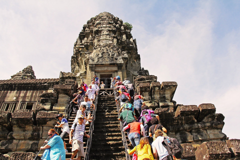 Angkor Wat: piccolo circuito in auto con guida ingleseTour in piccolo circuito con tramonto in auto e guida inglese