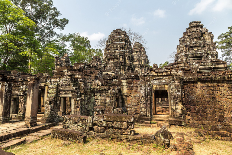 Angkor Wat: piccolo circuito in auto con guida ingleseTour in piccolo circuito con tramonto in auto e guida inglese