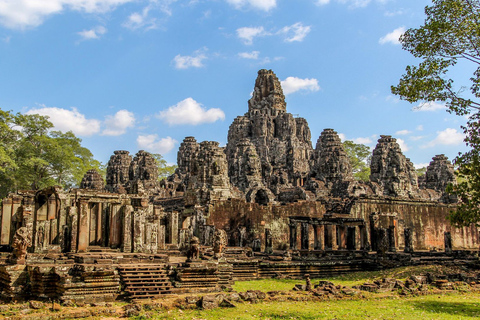 Angkor Wat: piccolo circuito in auto con guida ingleseTour in piccolo circuito con tramonto in auto e guida inglese